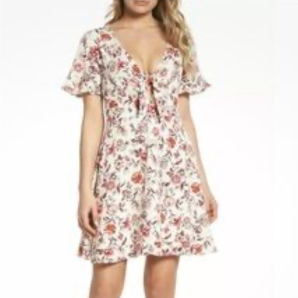 NSR women’s spring or summer floral dress. Above the knee. Zipper in back. - Picture 4 of 4